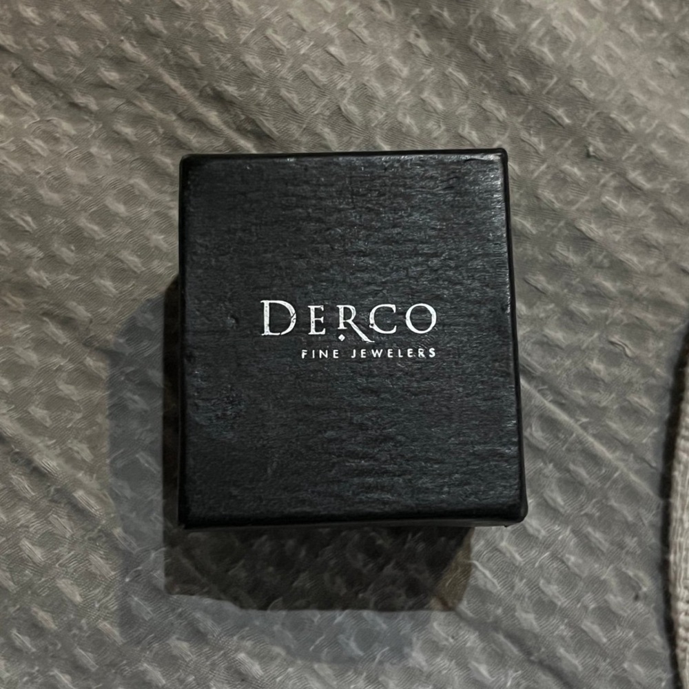 DERCO JEWELRS NIB Mens Titanium and 18kg Wedding Band sz 10 - Picture 8 of 8